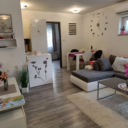 Apartments Mary & Free Parking Rovinj Room photo