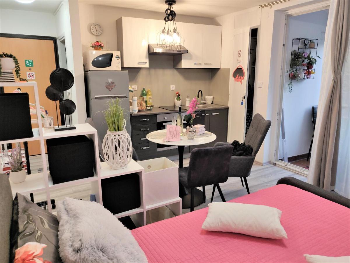 Apartments Mary & Free Parking Rovinj Exterior photo