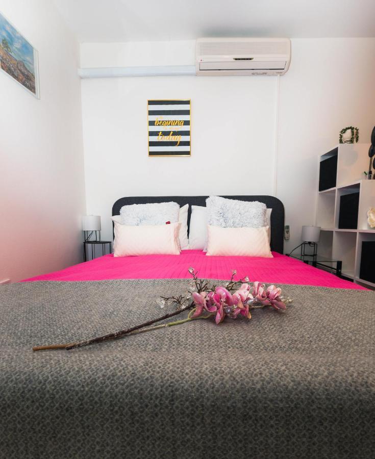 Apartments Mary & Free Parking Rovinj Exterior photo