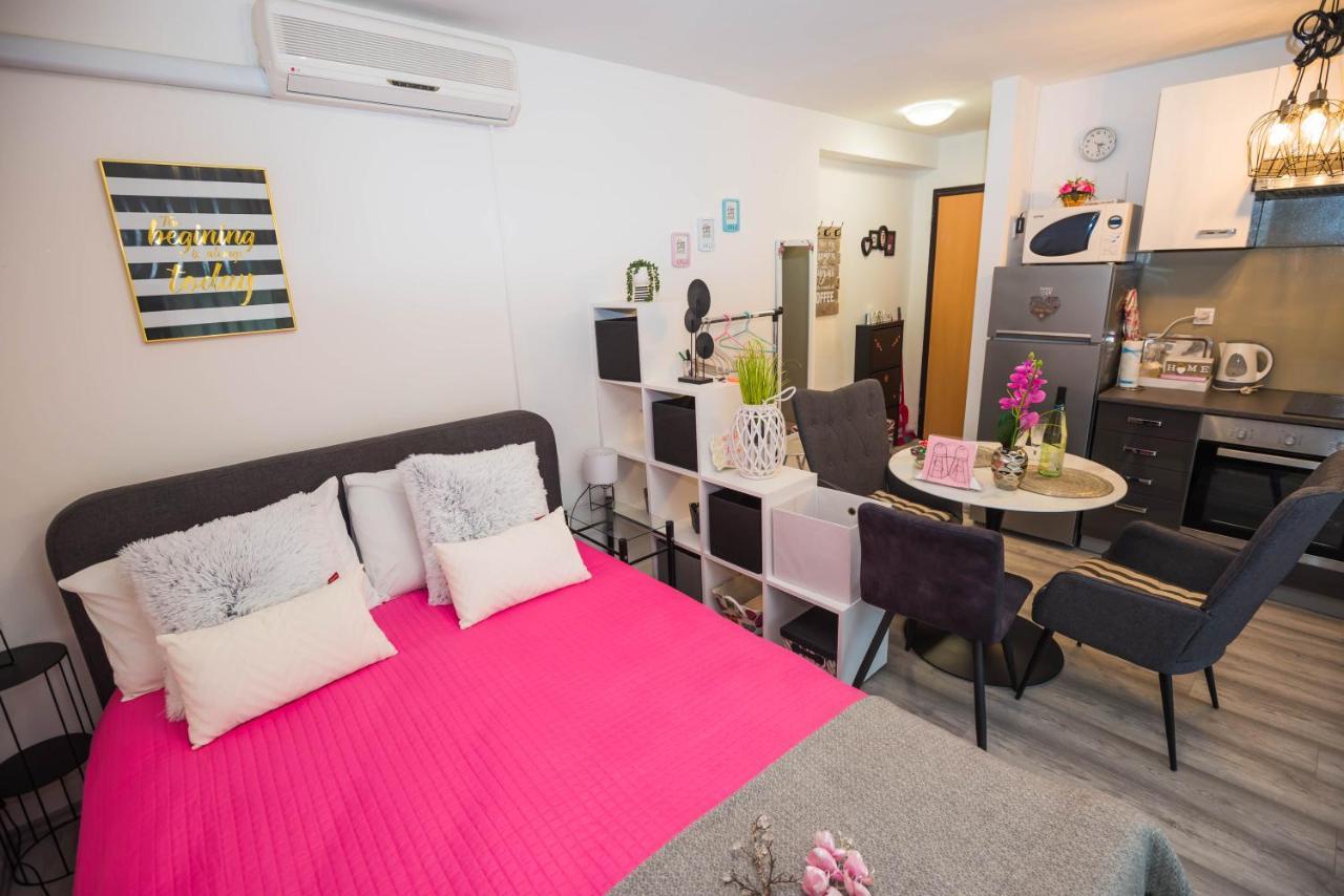 Apartments Mary & Free Parking Rovinj Exterior photo