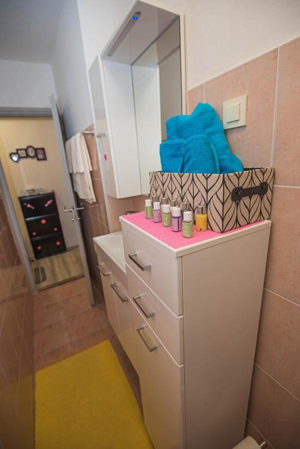 Apartments Mary & Free Parking Rovinj Exterior photo