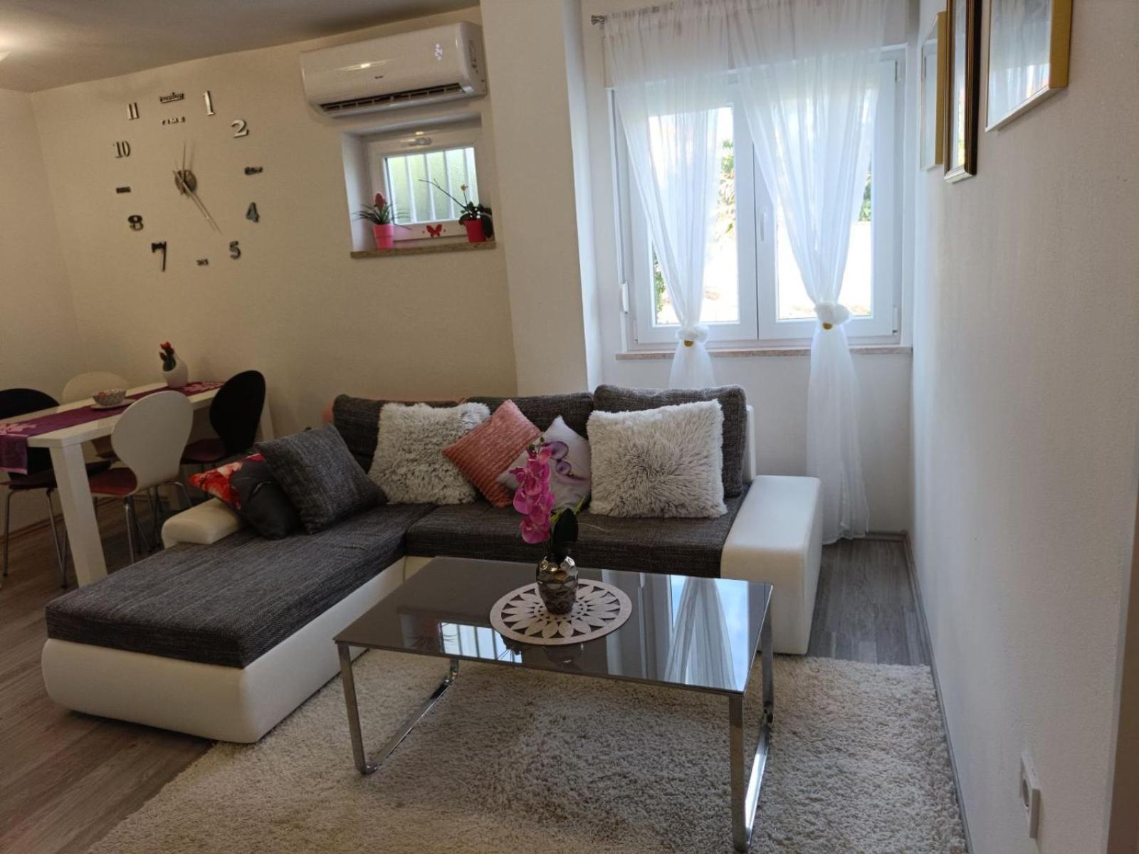 Apartments Mary & Free Parking Rovinj Room photo
